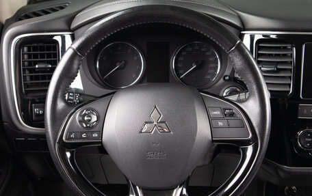 Mitsubishi Outlander III рестайлинг 3, 2019 год, 2 399 000 рублей, 10 фотография