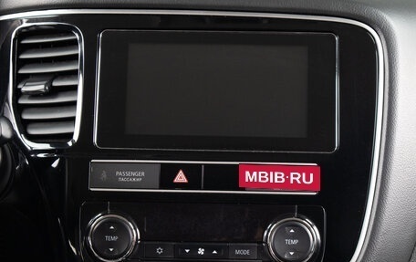 Mitsubishi Outlander III рестайлинг 3, 2019 год, 2 399 000 рублей, 14 фотография