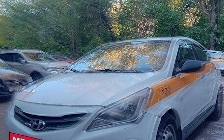 Hyundai Solaris II рестайлинг, 2015 год, 420 000 рублей, 2 фотография