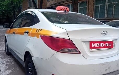 Hyundai Solaris II рестайлинг, 2015 год, 420 000 рублей, 3 фотография