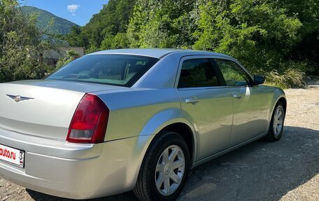Chrysler 300C II, 2005 год, 1 050 000 рублей, 2 фотография