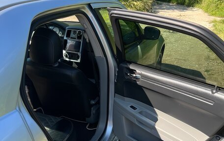 Chrysler 300C II, 2005 год, 1 050 000 рублей, 9 фотография