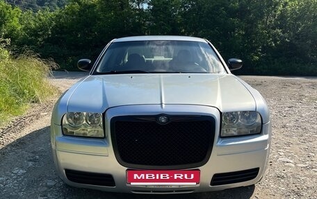 Chrysler 300C II, 2005 год, 1 050 000 рублей, 14 фотография