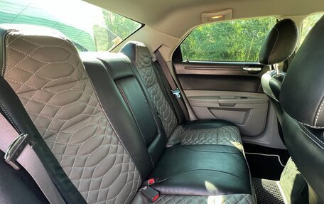 Chrysler 300C II, 2005 год, 1 050 000 рублей, 35 фотография