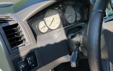 Chrysler 300C II, 2005 год, 1 050 000 рублей, 27 фотография