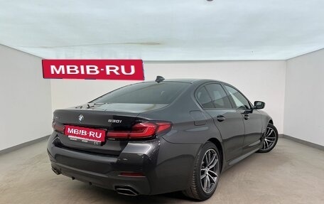 BMW 5 серия, 2021 год, 4 490 000 рублей, 2 фотография