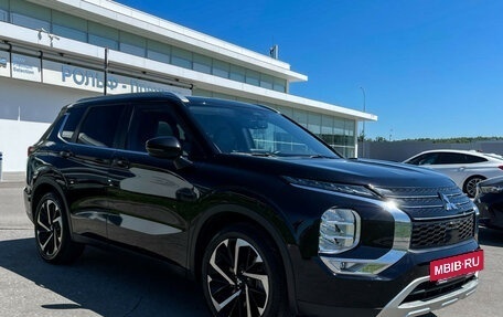 Mitsubishi Outlander, 2023 год, 4 320 000 рублей, 3 фотография