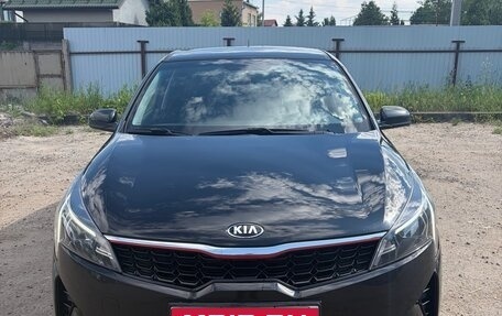 KIA Rio IV, 2021 год, 1 950 000 рублей, 1 фотография