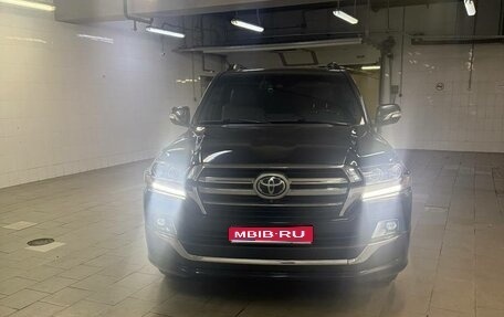 Toyota Land Cruiser 200, 2018 год, 8 000 000 рублей, 1 фотография