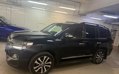 Toyota Land Cruiser 200, 2018 год, 8 000 000 рублей, 3 фотография
