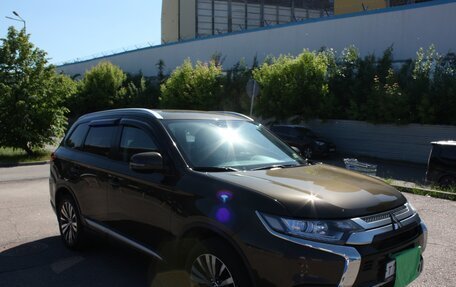 Mitsubishi Outlander III рестайлинг 3, 2019 год, 1 987 000 рублей, 1 фотография