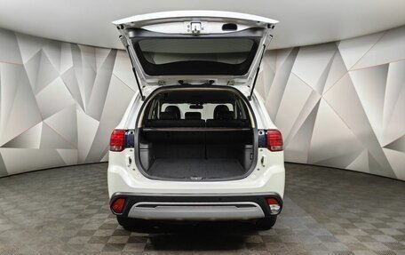Mitsubishi Outlander III рестайлинг 3, 2021 год, 2 321 000 рублей, 12 фотография