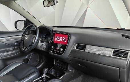 Mitsubishi Outlander III рестайлинг 3, 2021 год, 2 321 000 рублей, 13 фотография