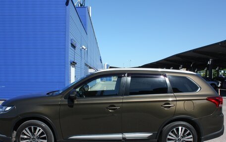 Mitsubishi Outlander III рестайлинг 3, 2019 год, 1 987 000 рублей, 2 фотография