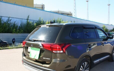 Mitsubishi Outlander III рестайлинг 3, 2019 год, 1 987 000 рублей, 6 фотография