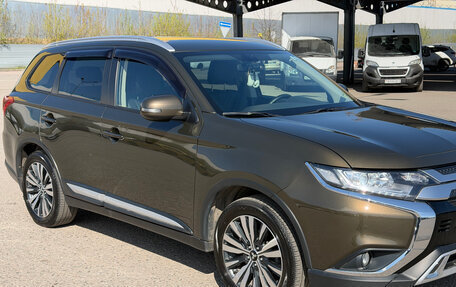 Mitsubishi Outlander III рестайлинг 3, 2019 год, 1 987 000 рублей, 10 фотография