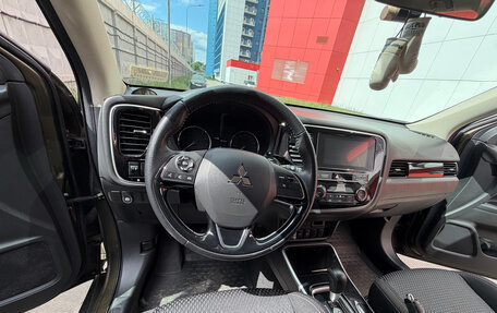 Mitsubishi Outlander III рестайлинг 3, 2019 год, 1 987 000 рублей, 11 фотография