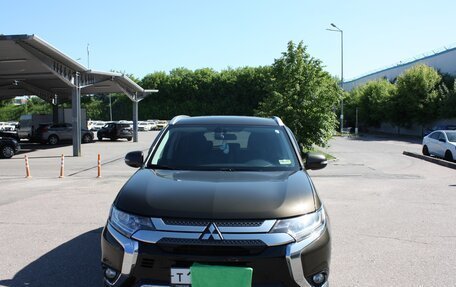 Mitsubishi Outlander III рестайлинг 3, 2019 год, 1 987 000 рублей, 4 фотография