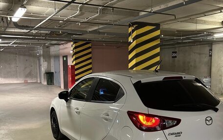 Mazda Demio IV, 2017 год, 1 050 000 рублей, 4 фотография