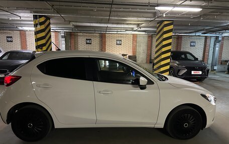 Mazda Demio IV, 2017 год, 1 050 000 рублей, 7 фотография