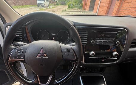 Mitsubishi Outlander III рестайлинг 3, 2022 год, 2 750 000 рублей, 6 фотография