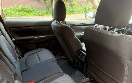 Mitsubishi Outlander III рестайлинг 3, 2022 год, 2 750 000 рублей, 8 фотография