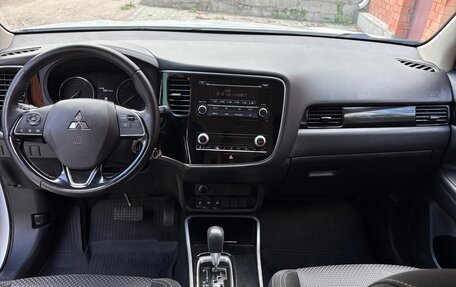 Mitsubishi Outlander III рестайлинг 3, 2022 год, 2 750 000 рублей, 7 фотография