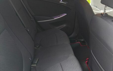 Hyundai Solaris II рестайлинг, 2011 год, 550 000 рублей, 3 фотография