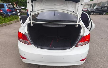 Hyundai Solaris II рестайлинг, 2011 год, 550 000 рублей, 4 фотография