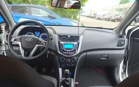 Hyundai Solaris II рестайлинг, 2011 год, 550 000 рублей, 15 фотография