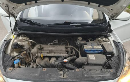 Hyundai Solaris II рестайлинг, 2011 год, 550 000 рублей, 17 фотография