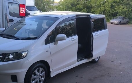 Honda Freed I, 2011 год, 1 070 000 рублей, 4 фотография
