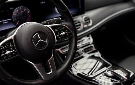 Mercedes-Benz E-Класс, 2019 год, 4 450 000 рублей, 13 фотография
