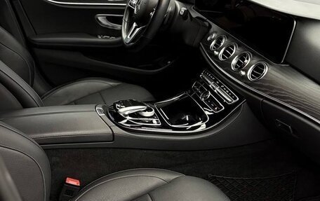 Mercedes-Benz E-Класс, 2019 год, 4 450 000 рублей, 21 фотография