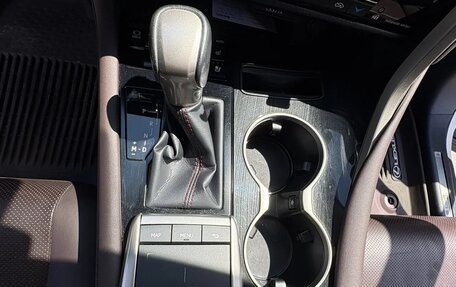 Lexus RX IV рестайлинг, 2021 год, 5 999 999 рублей, 2 фотография