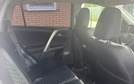 Toyota RAV4, 2015 год, 2 300 000 рублей, 3 фотография