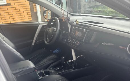 Toyota RAV4, 2015 год, 2 300 000 рублей, 4 фотография