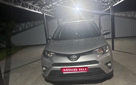 Toyota RAV4, 2015 год, 2 300 000 рублей, 7 фотография