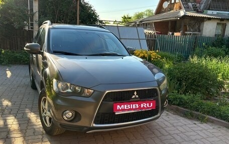 Mitsubishi Outlander III рестайлинг 3, 2011 год, 900 000 рублей, 1 фотография