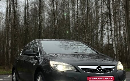 Opel Astra J, 2011 год, 700 000 рублей, 2 фотография