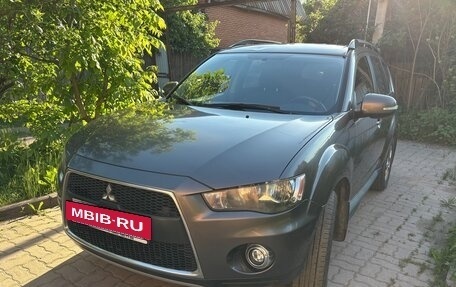 Mitsubishi Outlander III рестайлинг 3, 2011 год, 900 000 рублей, 2 фотография