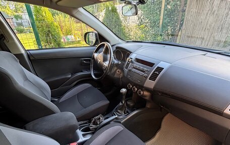 Mitsubishi Outlander III рестайлинг 3, 2011 год, 900 000 рублей, 10 фотография