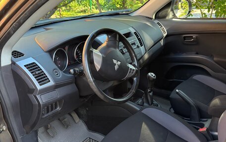 Mitsubishi Outlander III рестайлинг 3, 2011 год, 900 000 рублей, 9 фотография