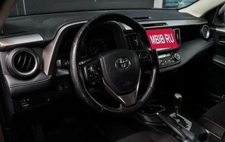 Toyota RAV4, 2018 год, 2 450 000 рублей, 13 фотография