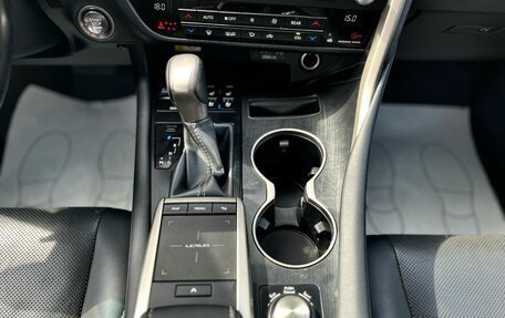 Lexus RX IV рестайлинг, 2020 год, 3 800 000 рублей, 18 фотография