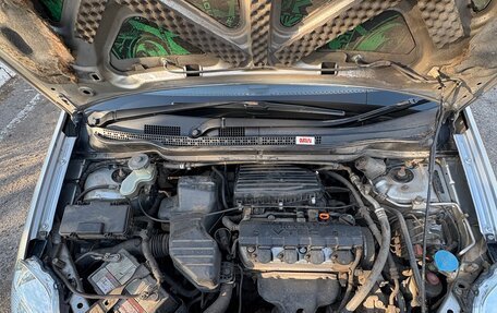 Honda Stream I рестайлинг, 2001 год, 680 000 рублей, 18 фотография