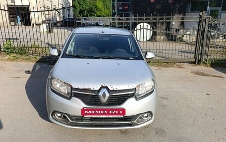 Renault Logan II, 2015 год, 420 000 рублей, 2 фотография