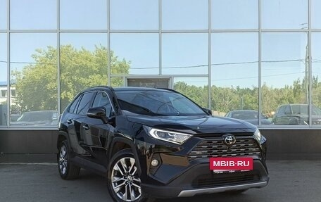 Toyota RAV4, 2020 год, 3 699 000 рублей, 3 фотография