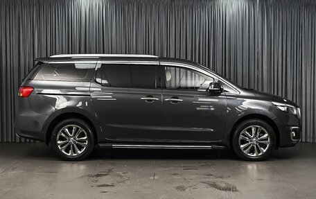 KIA Carnival III, 2017 год, 2 740 000 рублей, 5 фотография