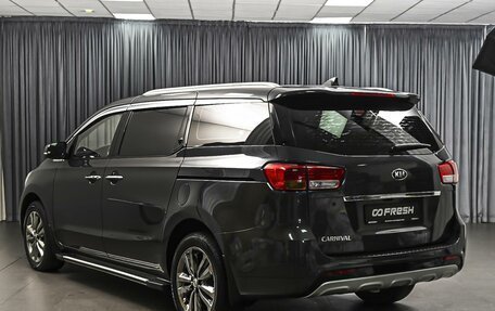 KIA Carnival III, 2017 год, 2 740 000 рублей, 2 фотография